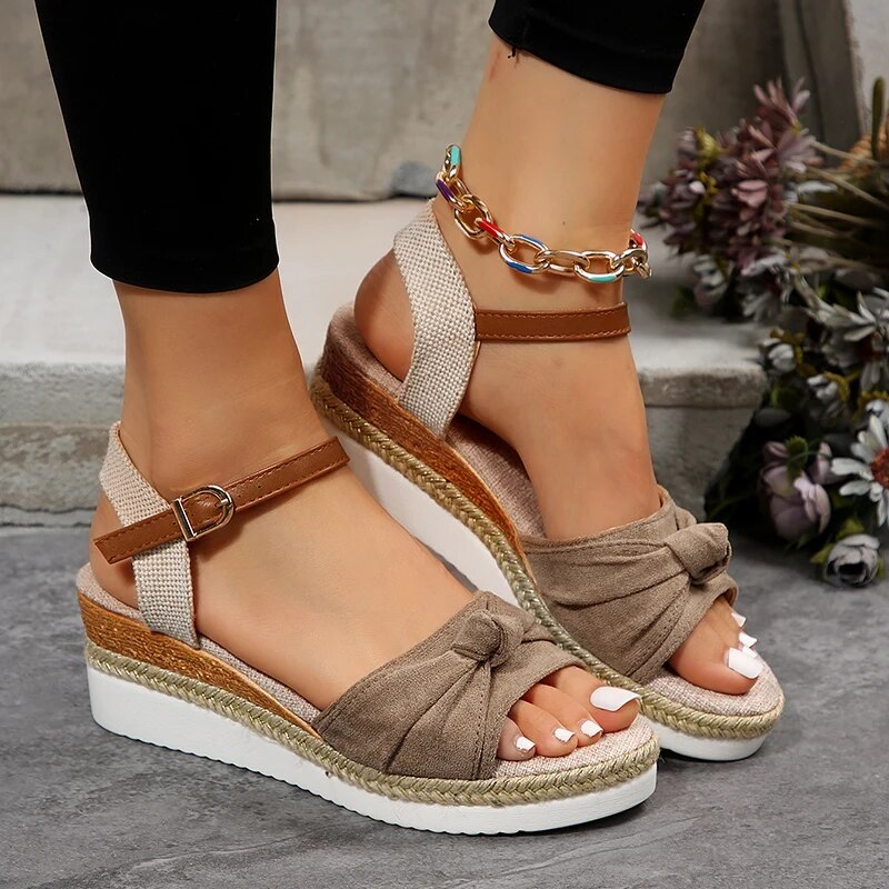 EM | Modische Sandalen