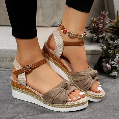EM | Modische Sandalen