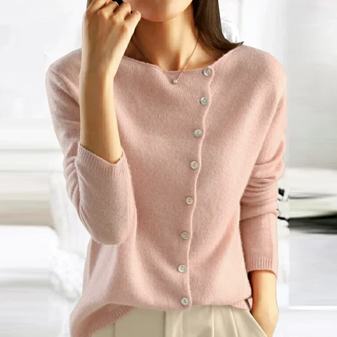 EM | Asymmetrischer Strickpullover mit Knopfleiste