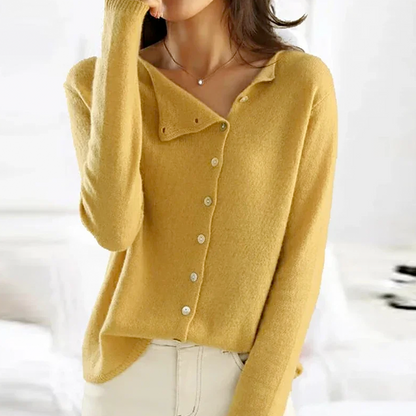 EM | Asymmetrischer Strickpullover mit Knopfleiste