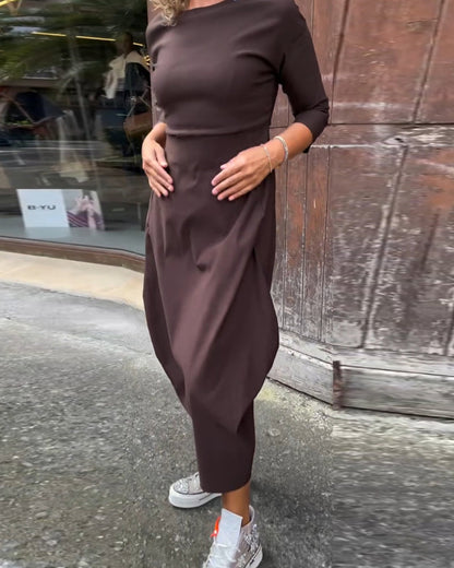 MW | Einfaches elegantes Kleid mit langen Ärmeln und Tasche in einfarbig