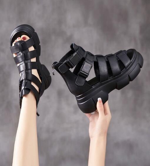 EM | Klobige Gladiatorensandalen mit mehreren Riemen