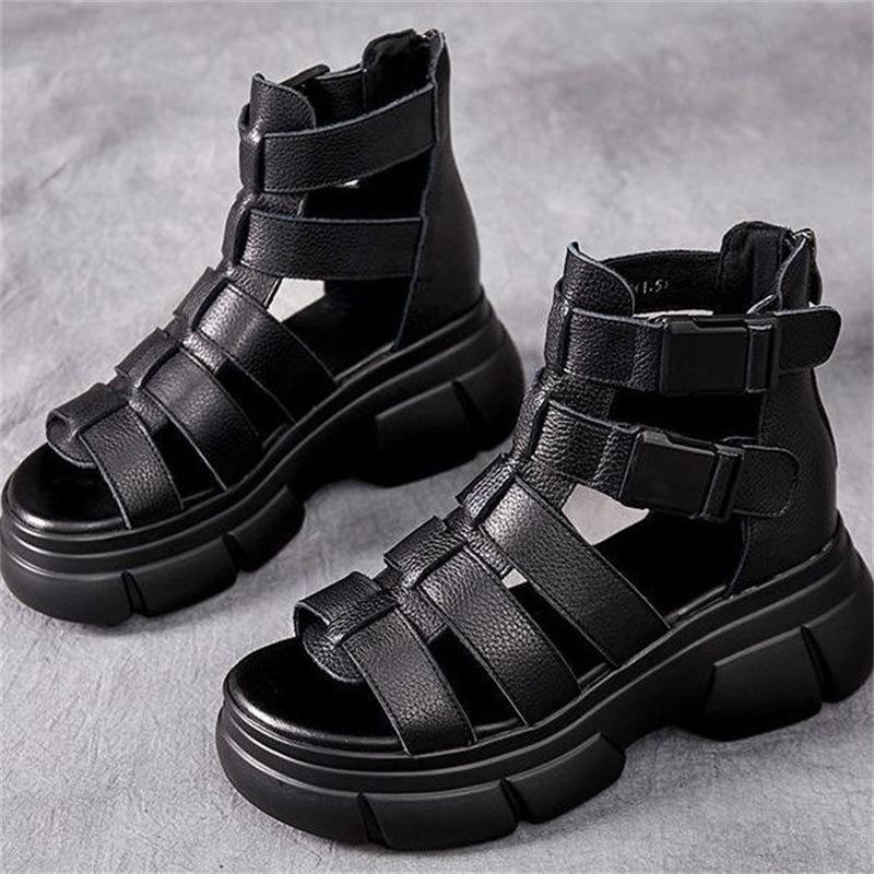EM | Klobige Gladiatorensandalen mit mehreren Riemen