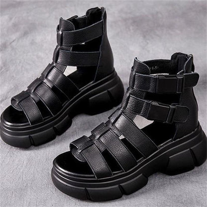 EM | Klobige Gladiatorensandalen mit mehreren Riemen