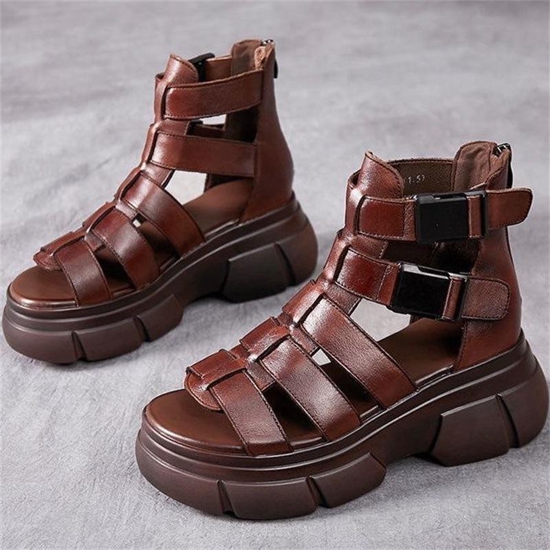 EM | Klobige Gladiatorensandalen mit mehreren Riemen