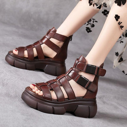 EM | Klobige Gladiatorensandalen mit mehreren Riemen