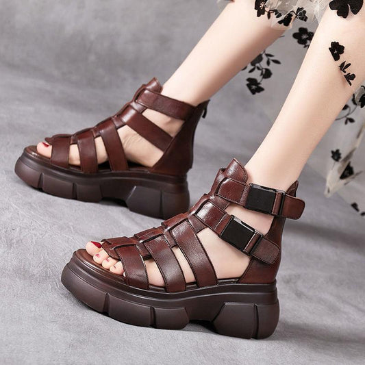 EM | Klobige Gladiatorensandalen mit mehreren Riemen