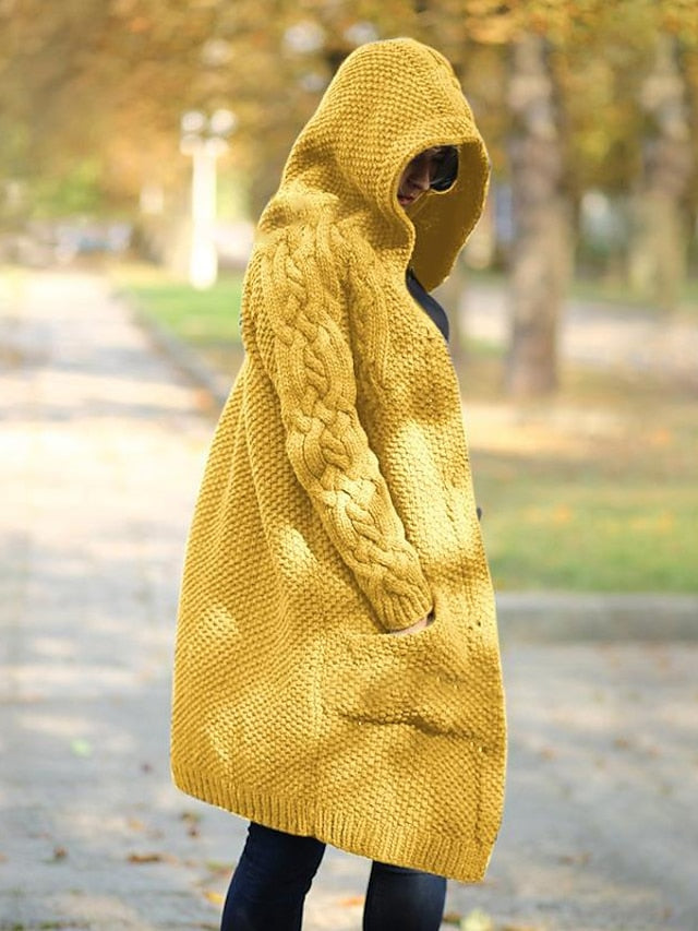 EM | Strickjacke mit Kapuze aus Grobstrick