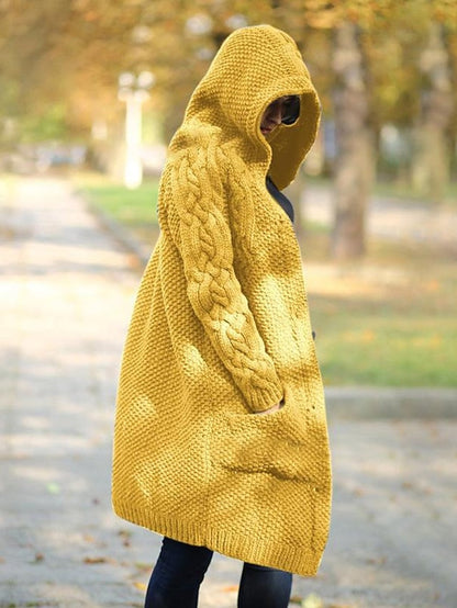 EM | Strickjacke mit Kapuze aus Grobstrick