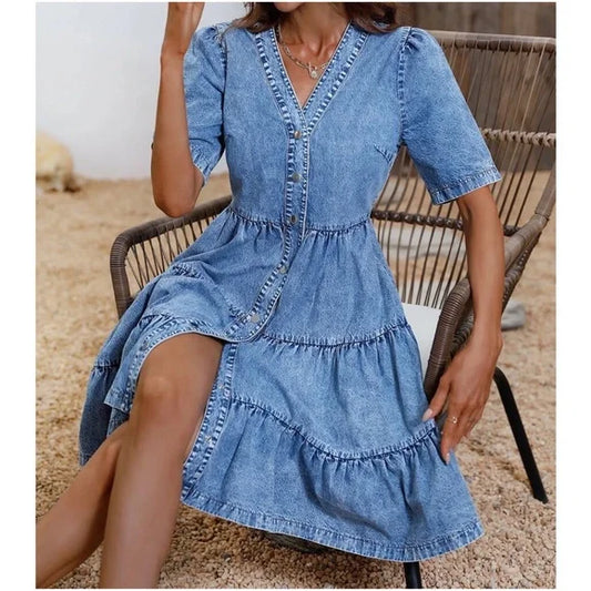 MW | gerafftes Chambray-Minikleid mit Knopfverschluss aus Denim.