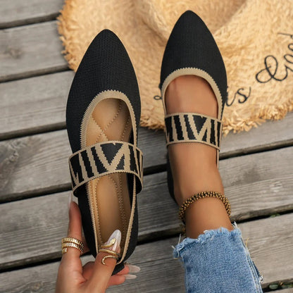 EM | Elegante spitz zulaufende Flats mit kariertem Riemen