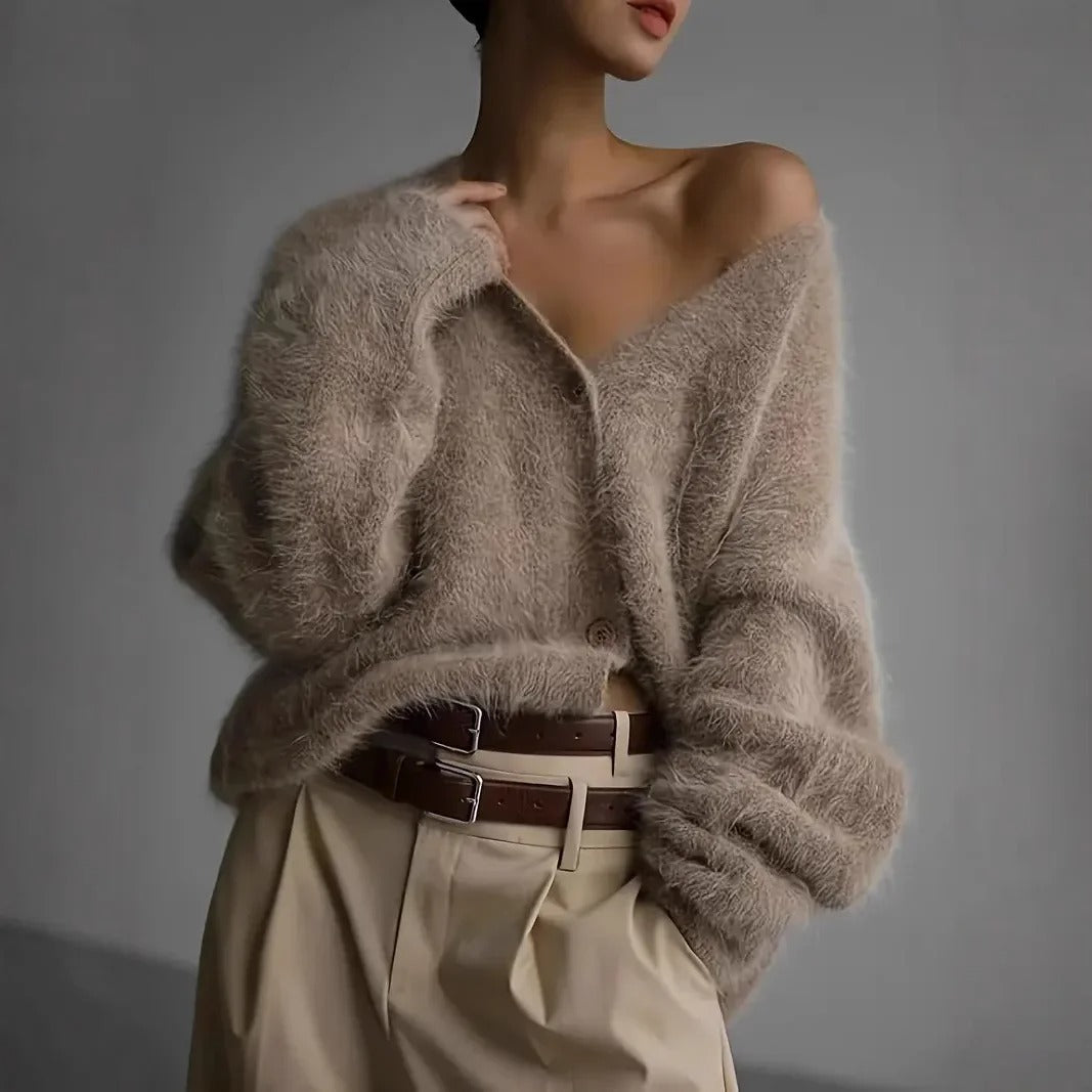 EM | Flauschige schulterfreie Strickjacke