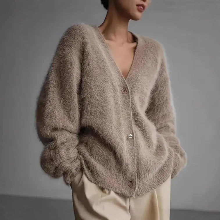 EM | Flauschige schulterfreie Strickjacke