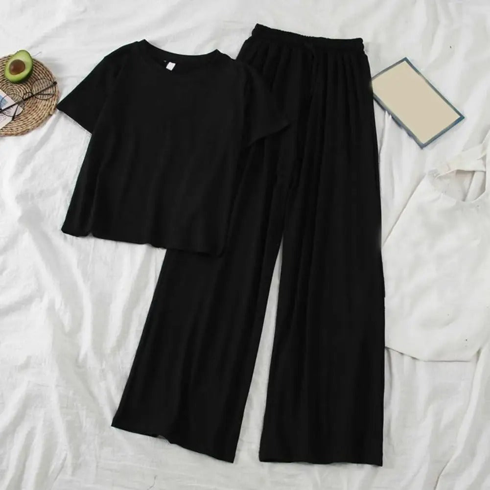 EM |  T-Shirt und Hose mit Rundhalsausschnitt