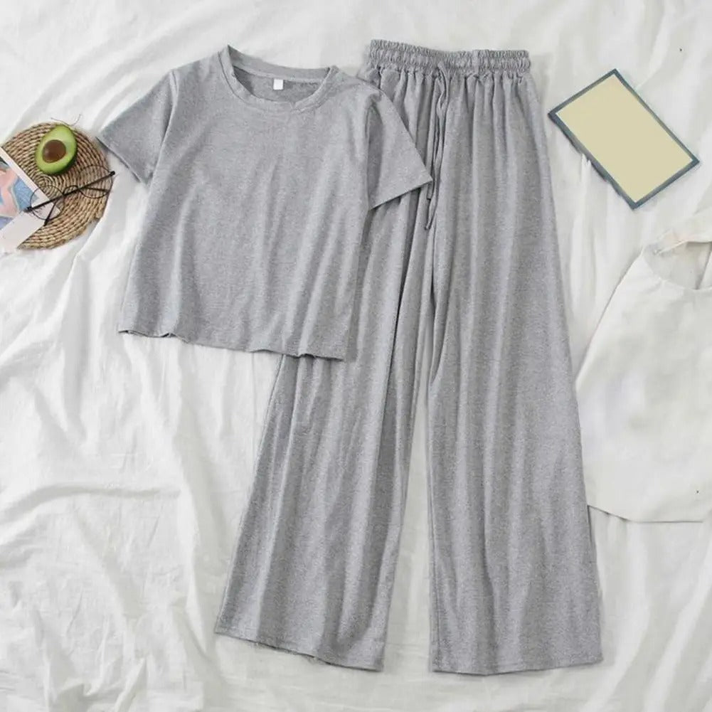EM |  T-Shirt und Hose mit Rundhalsausschnitt
