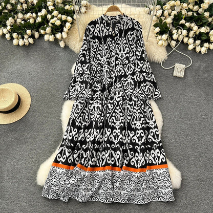 EM | Bedrucktes langes Vintage-Kleid mit V-Ausschnitt und ausgestellten Ärmeln