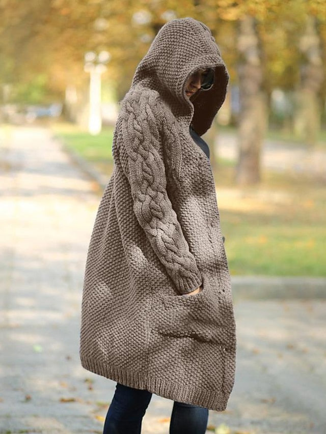 EM | Strickjacke mit Kapuze aus Grobstrick