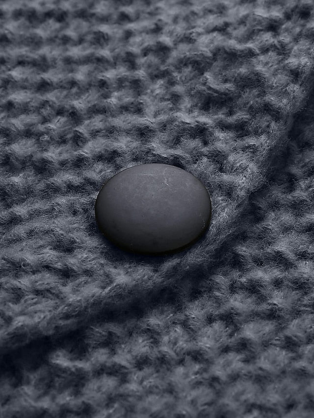 EM | Strickjacke mit Kapuze aus Grobstrick