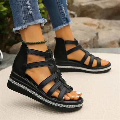 EM | Mit Strass besetzte Keilsandalen