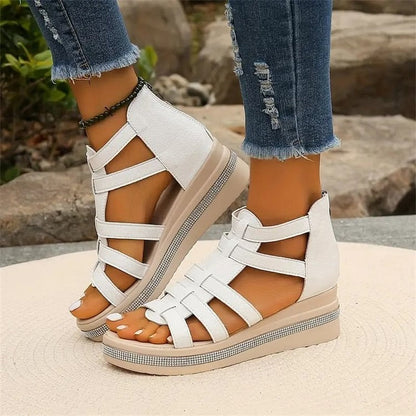 EM | Mit Strass besetzte Keilsandalen