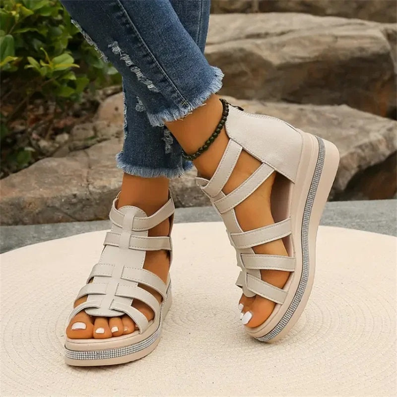 EM | Mit Strass besetzte Keilsandalen