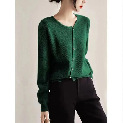 EM | Asymmetrischer Strickpullover mit Knopfleiste